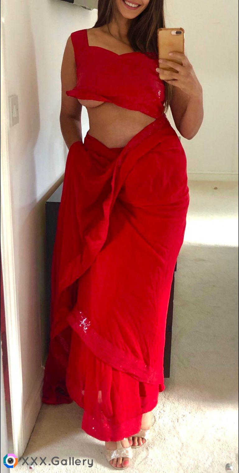Sari underboob should be a new trend...?
