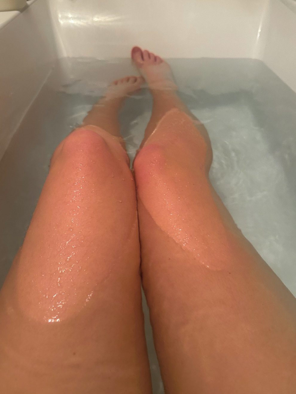 Come soak with me and feel my legs 🥰