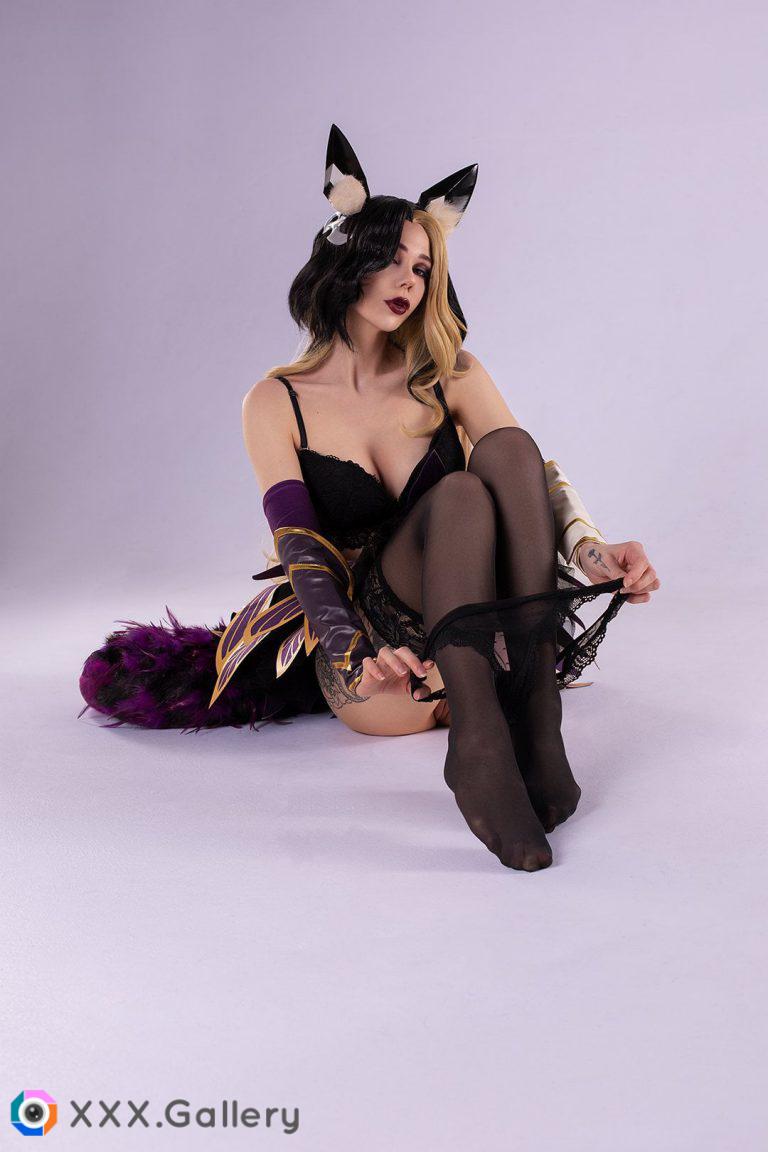 Coven Ahri from League of Legends by Kaya Nilson