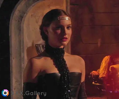 Padme’s hottest look. This dress is a total tease, especially given their conversation that evening (starwars fashion - tumblr)