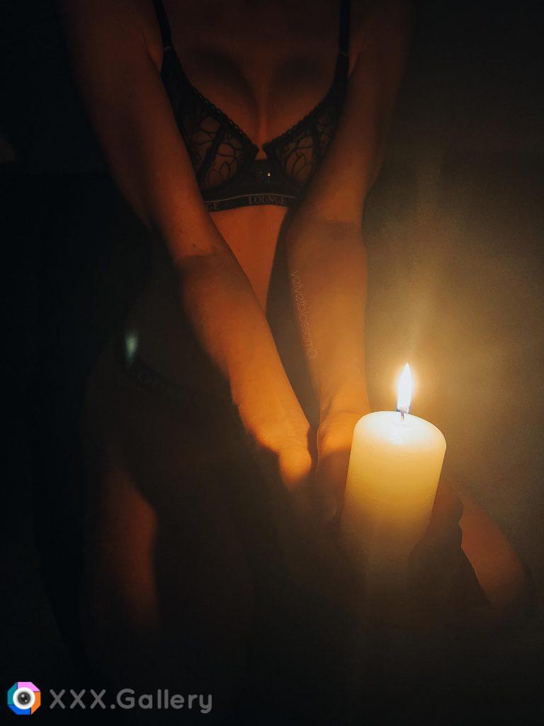 Kerzenlicht bringt mich immer in Stimmung. Damit einen schönen ersten Advent 😉 (f22) 03/24