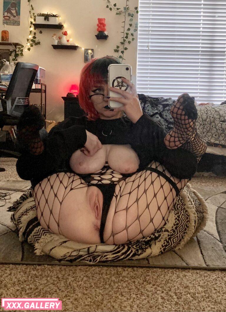 Excuse me, but could this 5’3” goth bother you for a creampie?