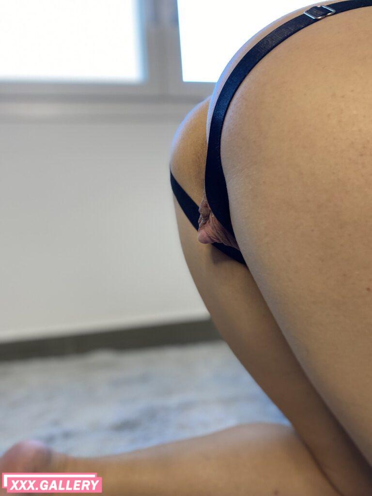 Showing you my big & juicy clit