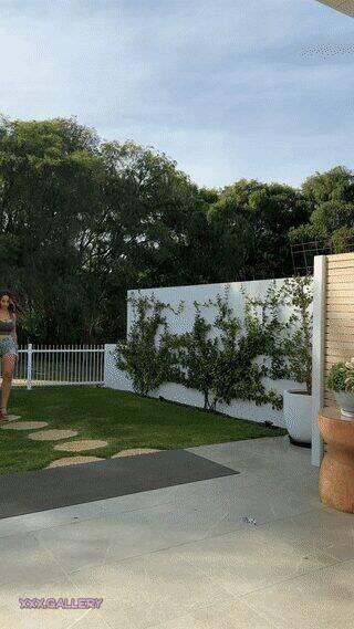 As a fan of curves, I have to ask: Do you prefer your ladies with more to love or a slimmer figure?