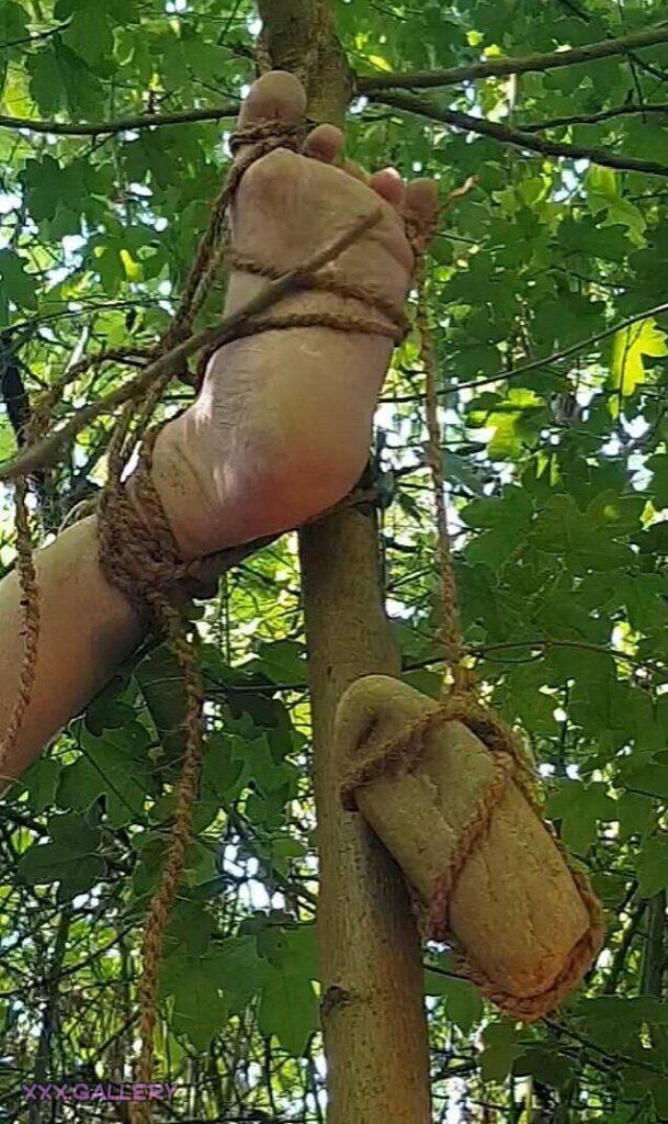 Tying Up and Tickling: A Surprising Technique for Foot Play 1 Tying Up and Tickling A Surprising Technique for Foot Play