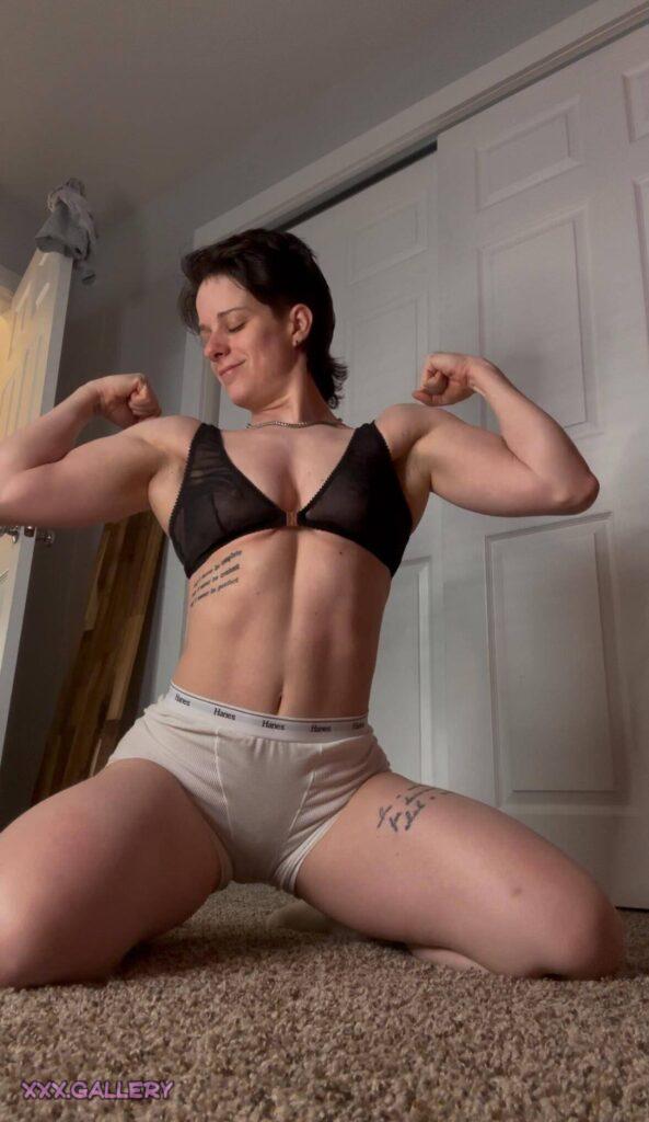 Who else loves comparing lat spreads? 💪🏻