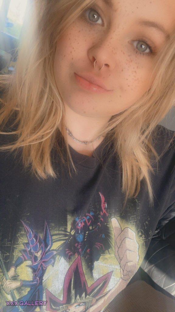 Just feeling really confident today, wanted to share a little selfie with my fellow geeks