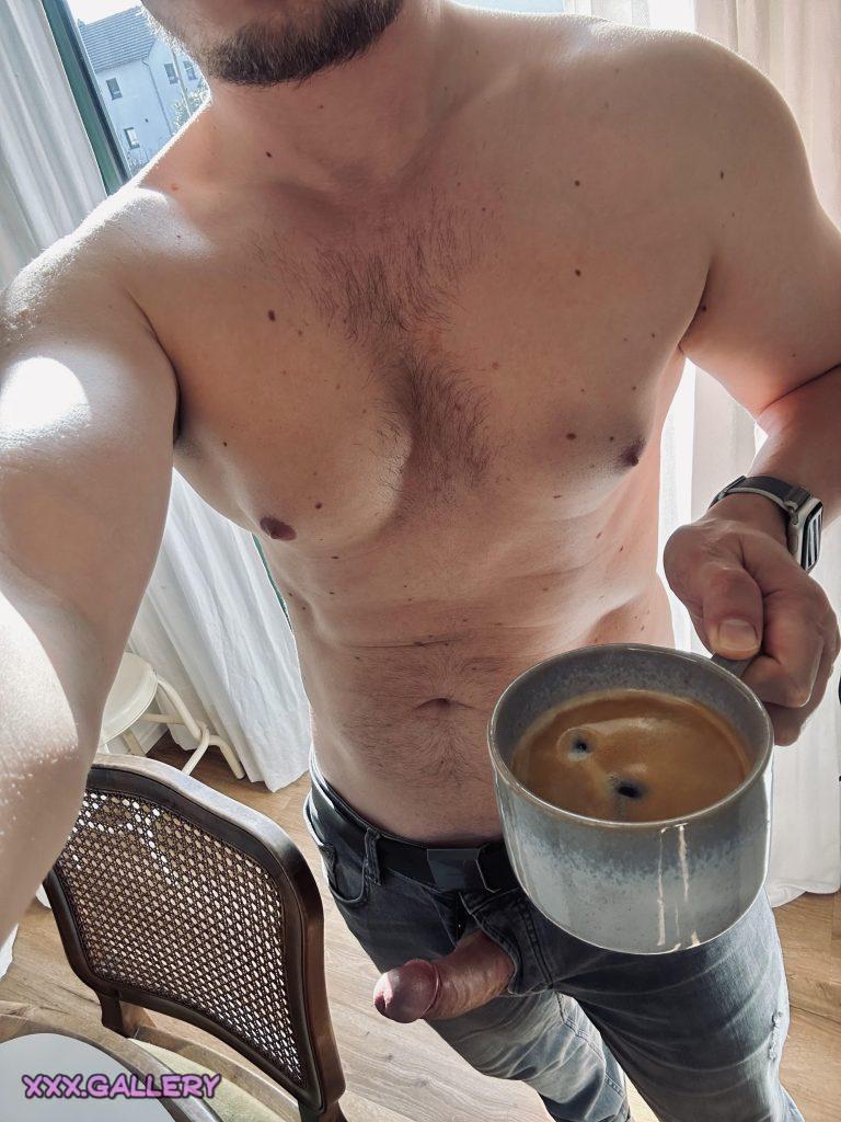 When you just wanted to enjoy a coffee in the sun and then suddenly spring fever hits…