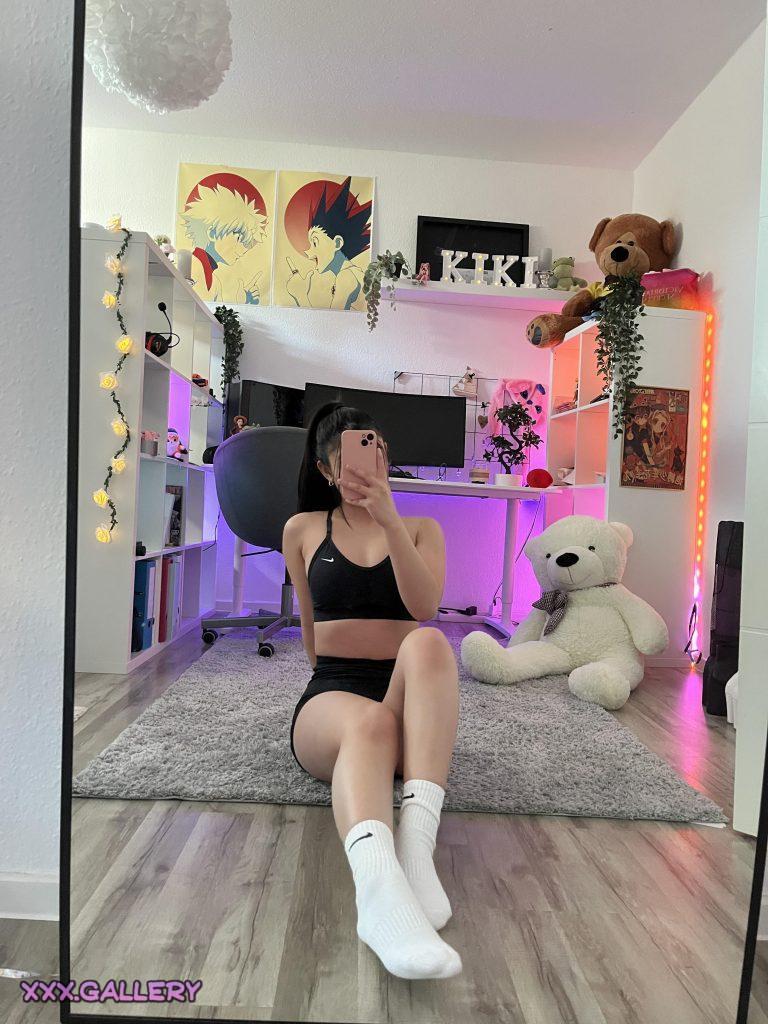 When you’d rather cozy up than hit the gym :>