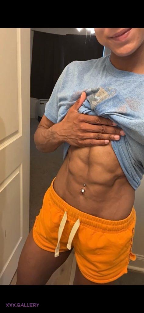 Who else loves feeling their abs worshipped?