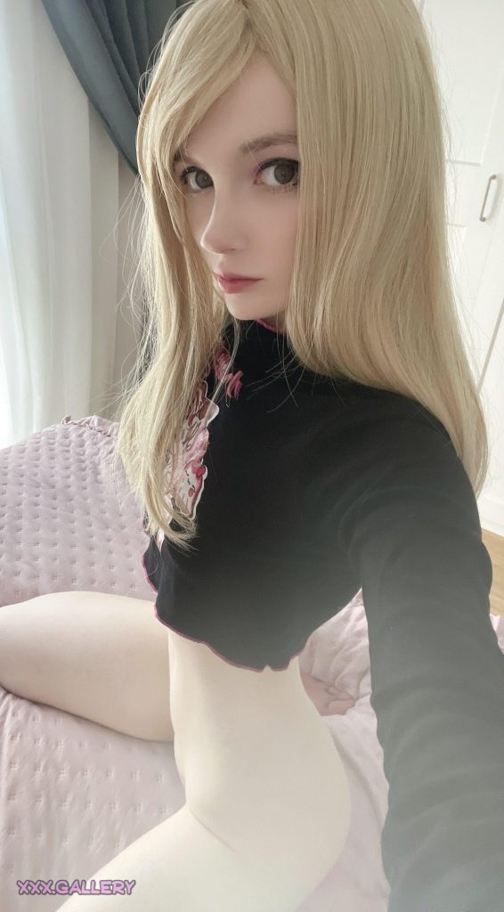 Can you believe what this tiny girl is searching for