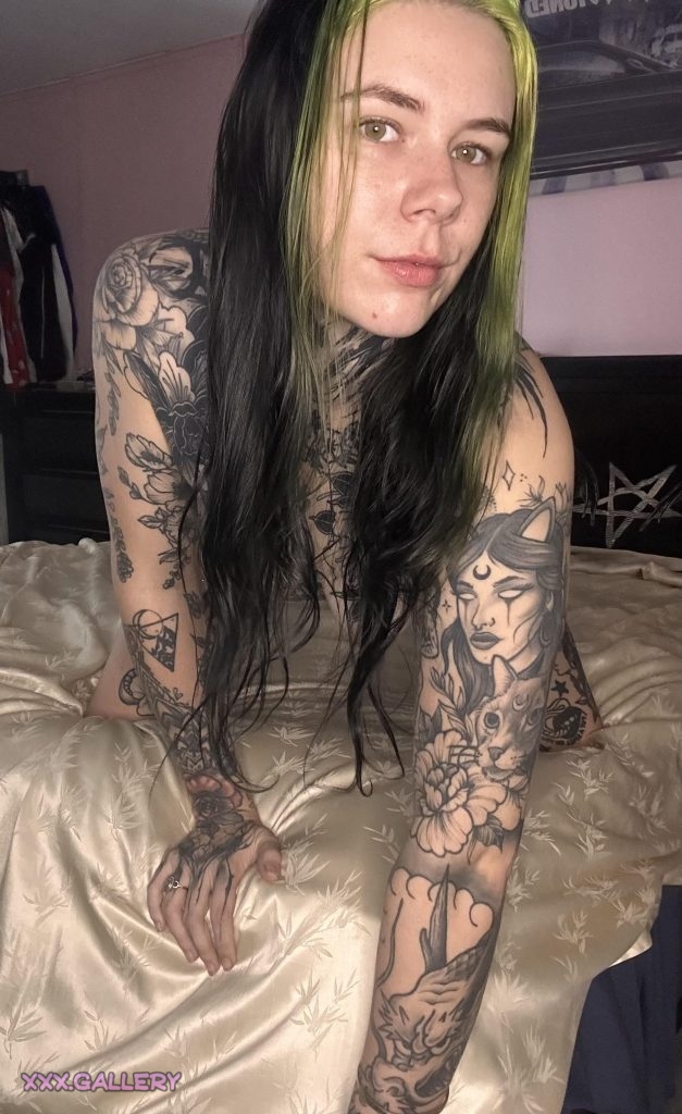 Feeling Bold: My New Neon Hair is a Perfect Match 1 Feeling Bold My New Neon Hair is a Perfect Match