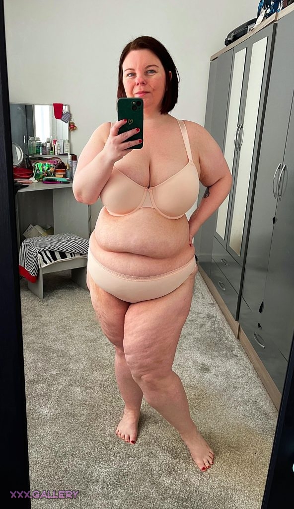 Feeling a little extra curvy today? Let’s get through the mid-week slump together!