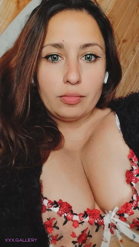 Feeling like a naughty MILF today