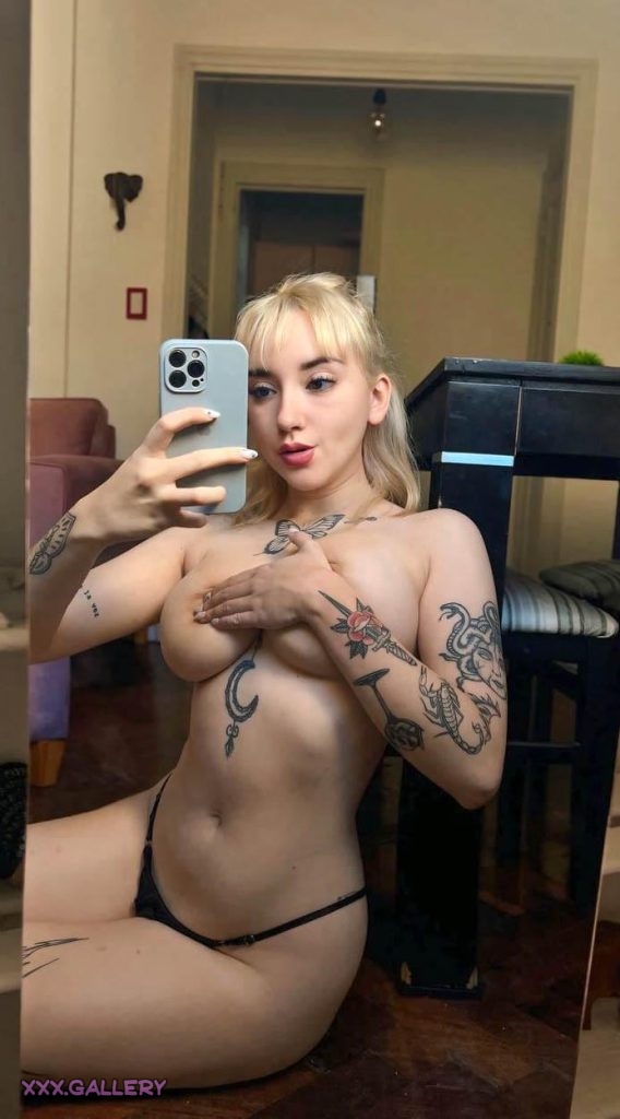 Guess what I’m hiding under this shirt ;)