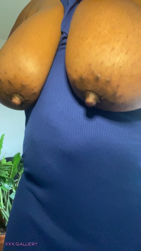 Just cant keep them covered 😏