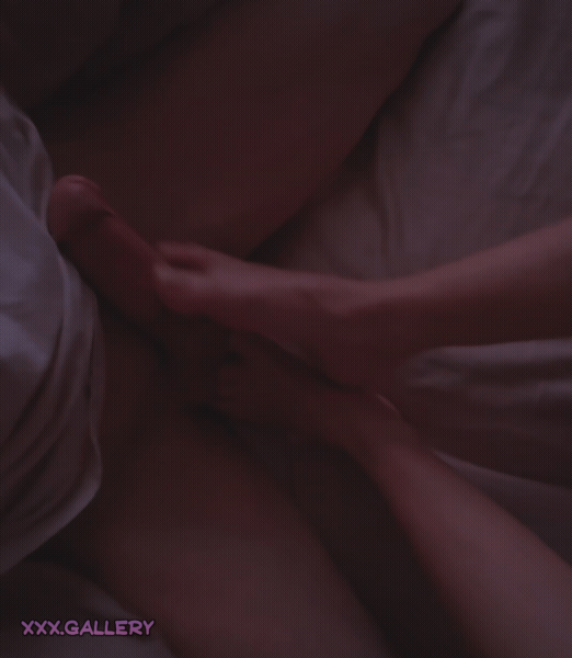 Just discovered a new way to play footsies 😏