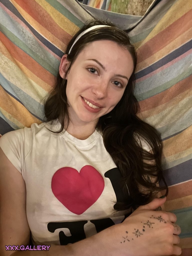 Just discovered the joy of going braless with a white tee 1 Just discovered the joy of going braless with a white tee