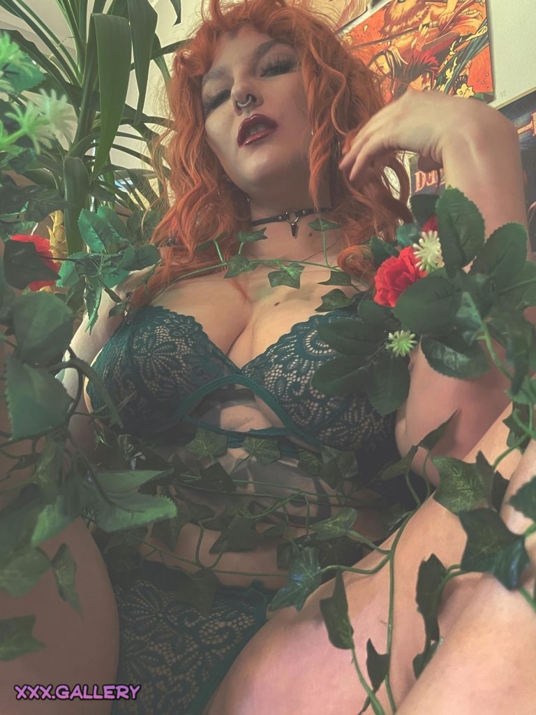 My Attempt at Emulating a Seductive Botanical Villain. f