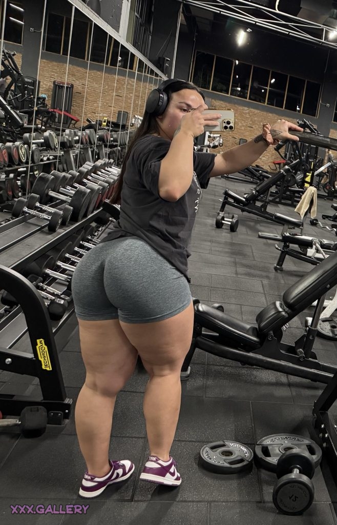 That Moment When Your Gym Crush Sends You a Snap