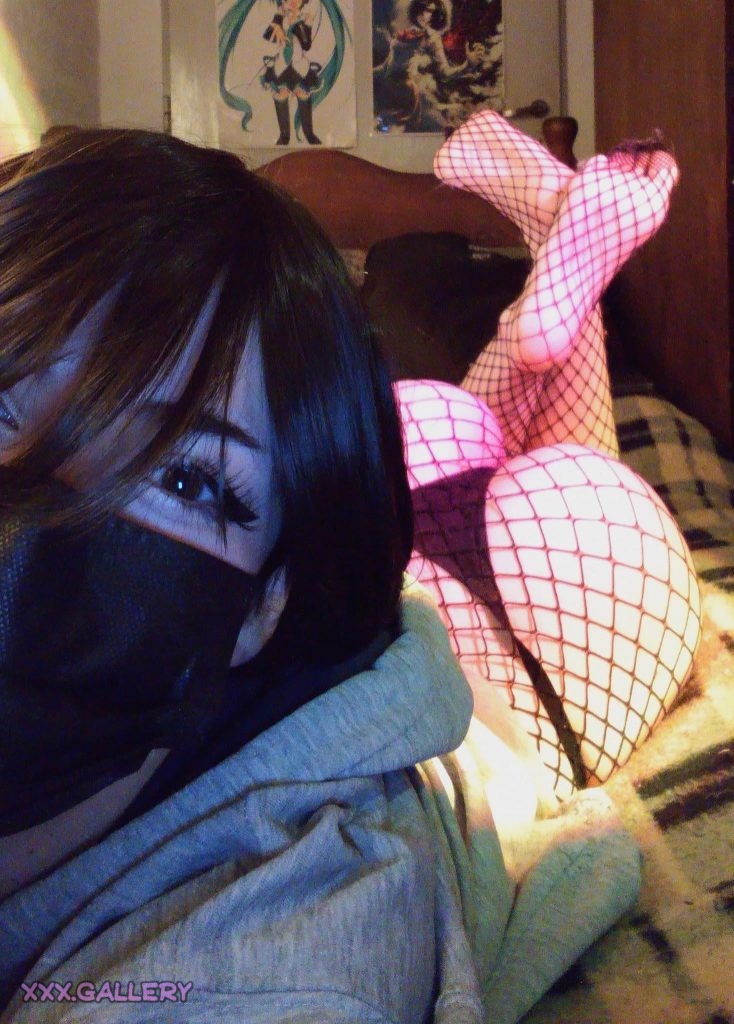 The Ultimate Brunette Bombshell: A Story of Beauty and Desire