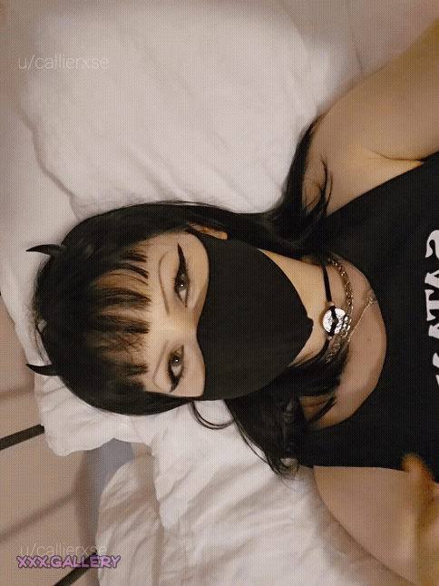 Why Every Guy Should Date a Goth Girl 😈