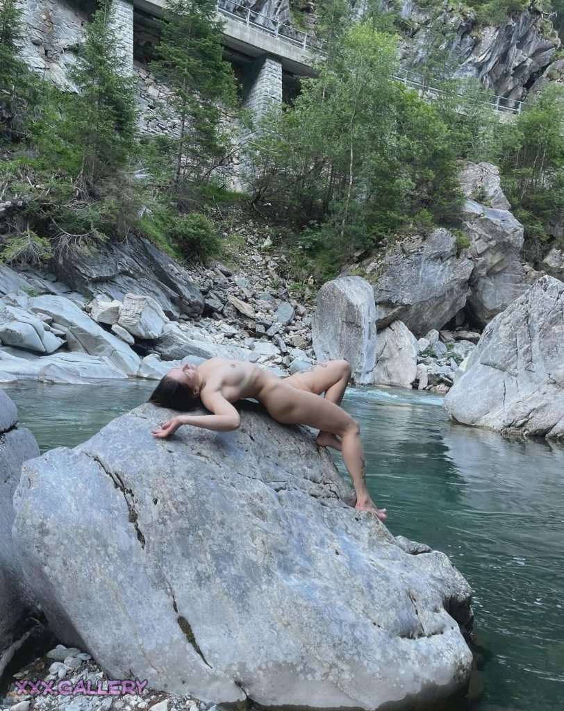 Muscular athlete caught in the wild