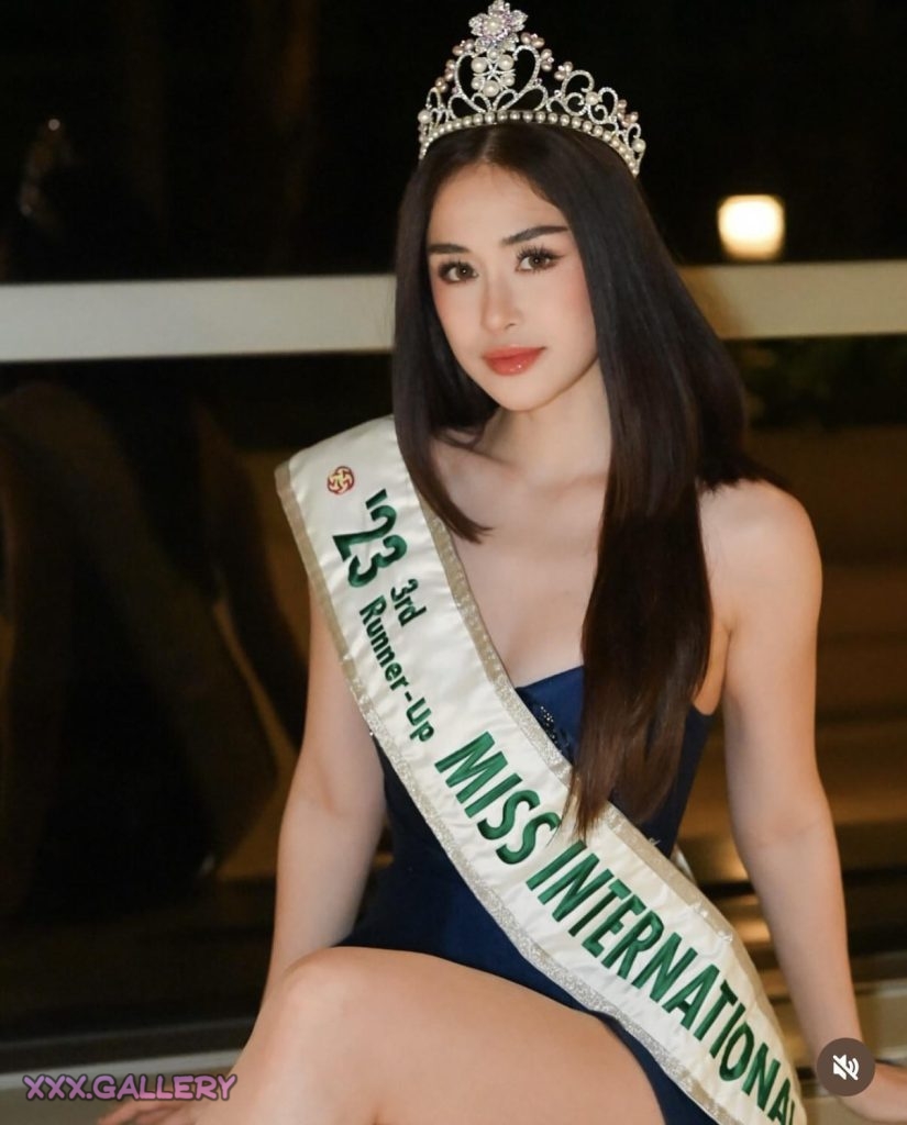 Sultry Brunette Beauty [irtr]