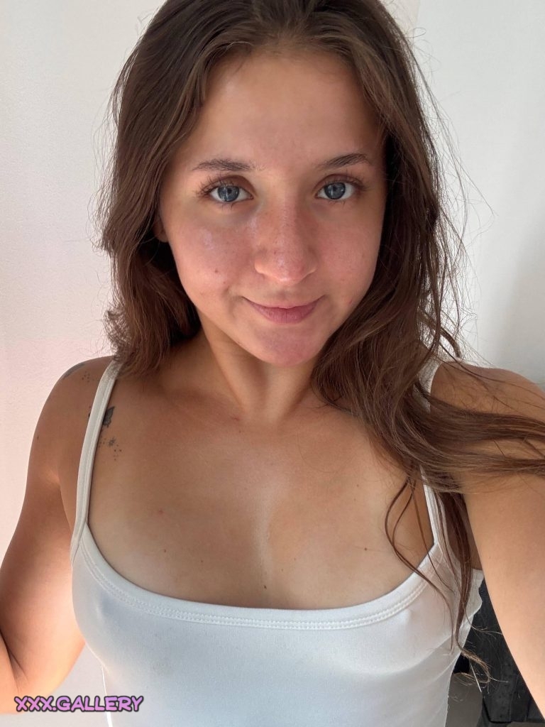 Tank Top vs Blouse: The Ultimate Braless Debate