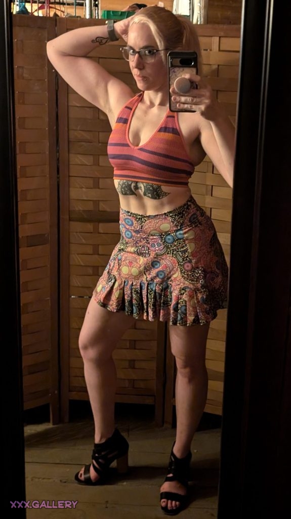 Who else loves dressing up and enjoying some Pina Coladas 🍹😏