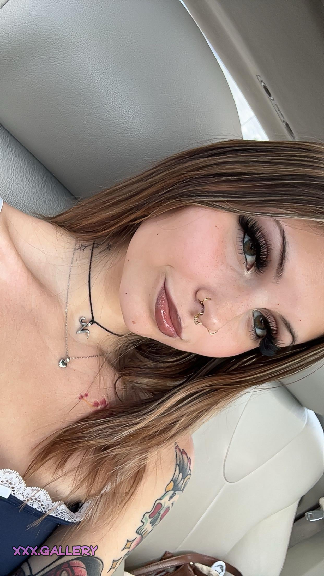 Savoring the Week Ahead: Brunettes Unleashed π 7 1o5zvwi hd