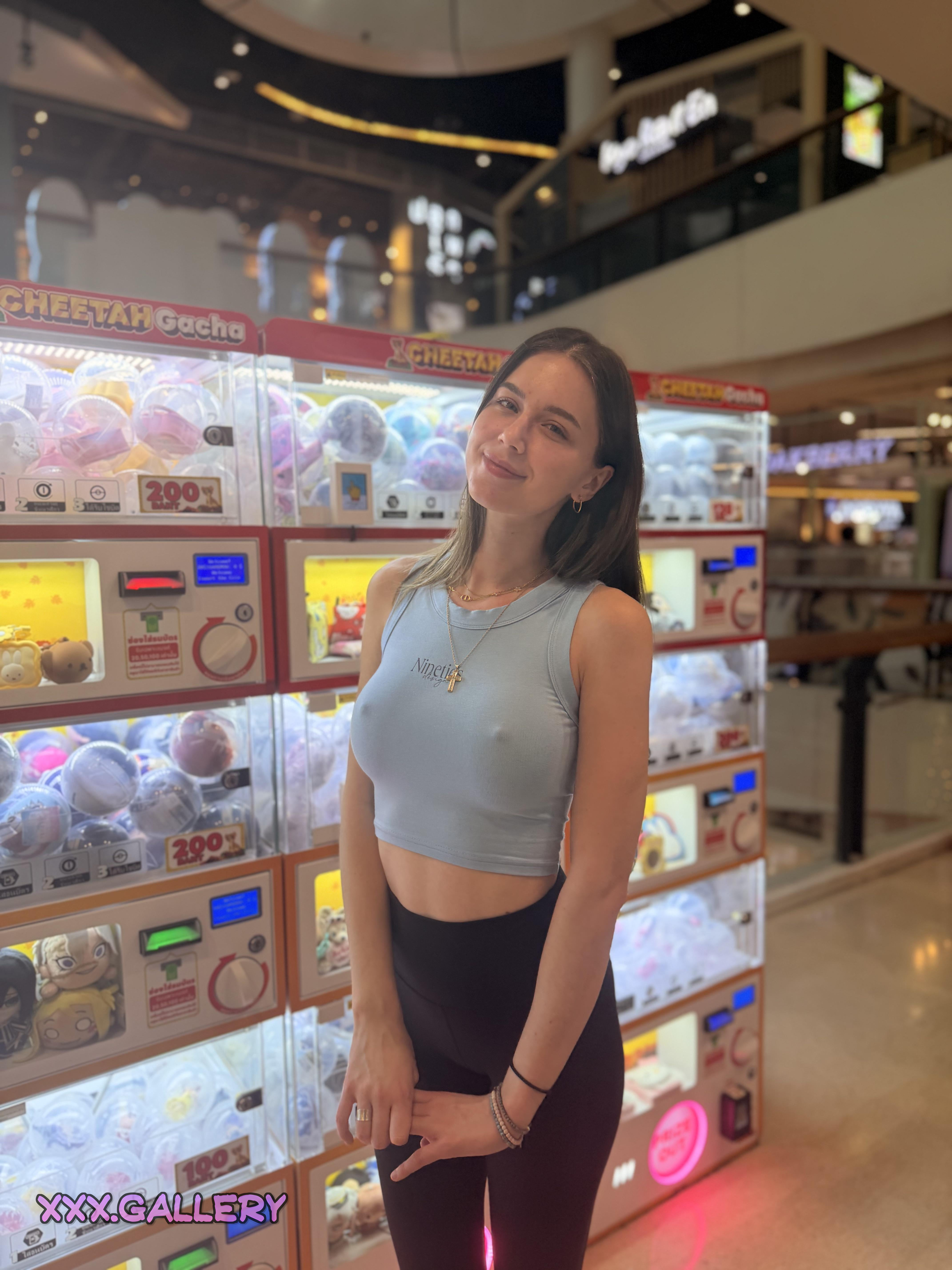 Bare-Chested Browsing: My Surprising Discoveries at the Mall ποΈ 10 1pfwq33 hd