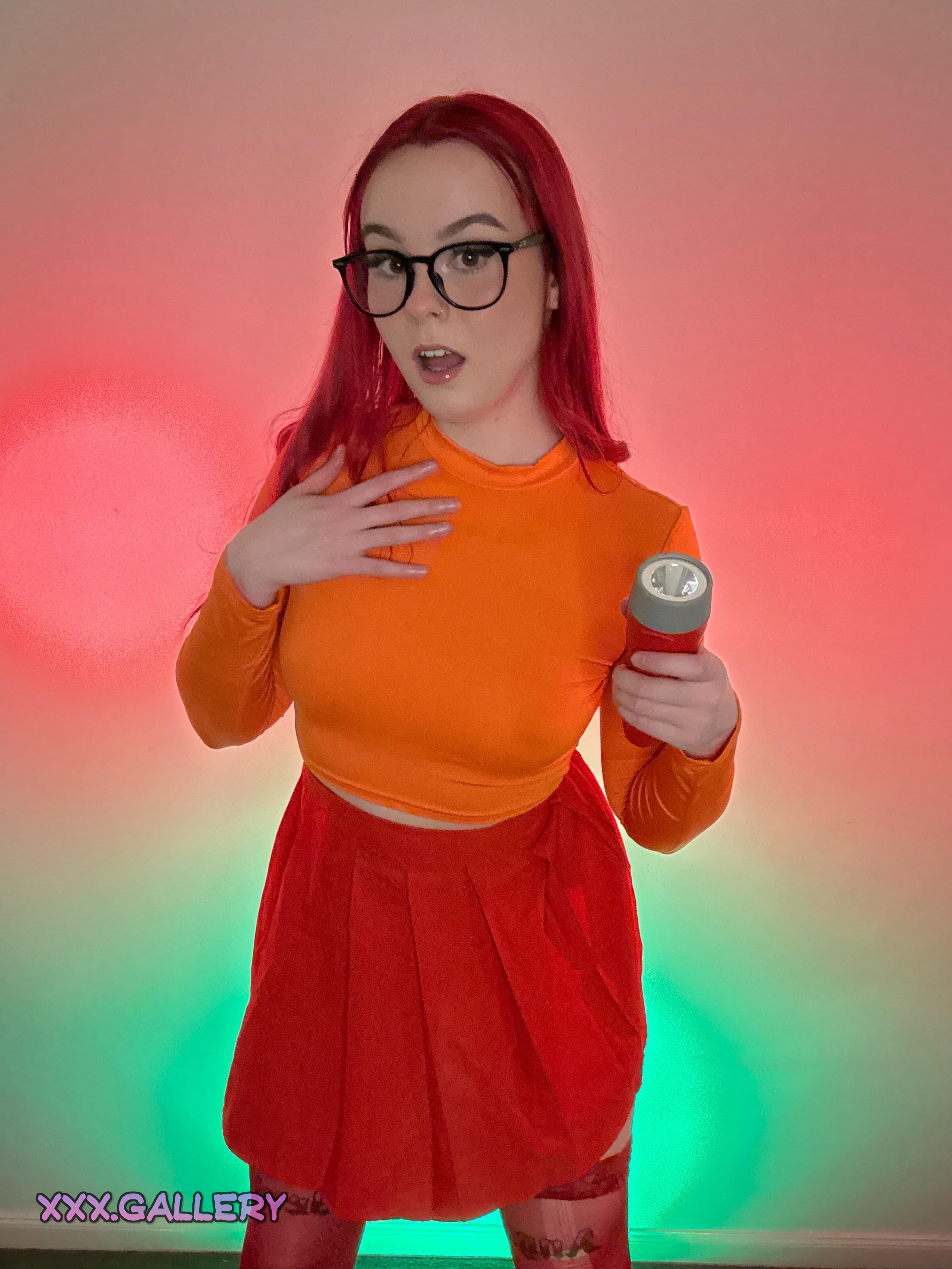 Redheaded Velma's Scandalous Scooby-Doo Cosplay ๐ธ๐ 6 1pg6406 hd