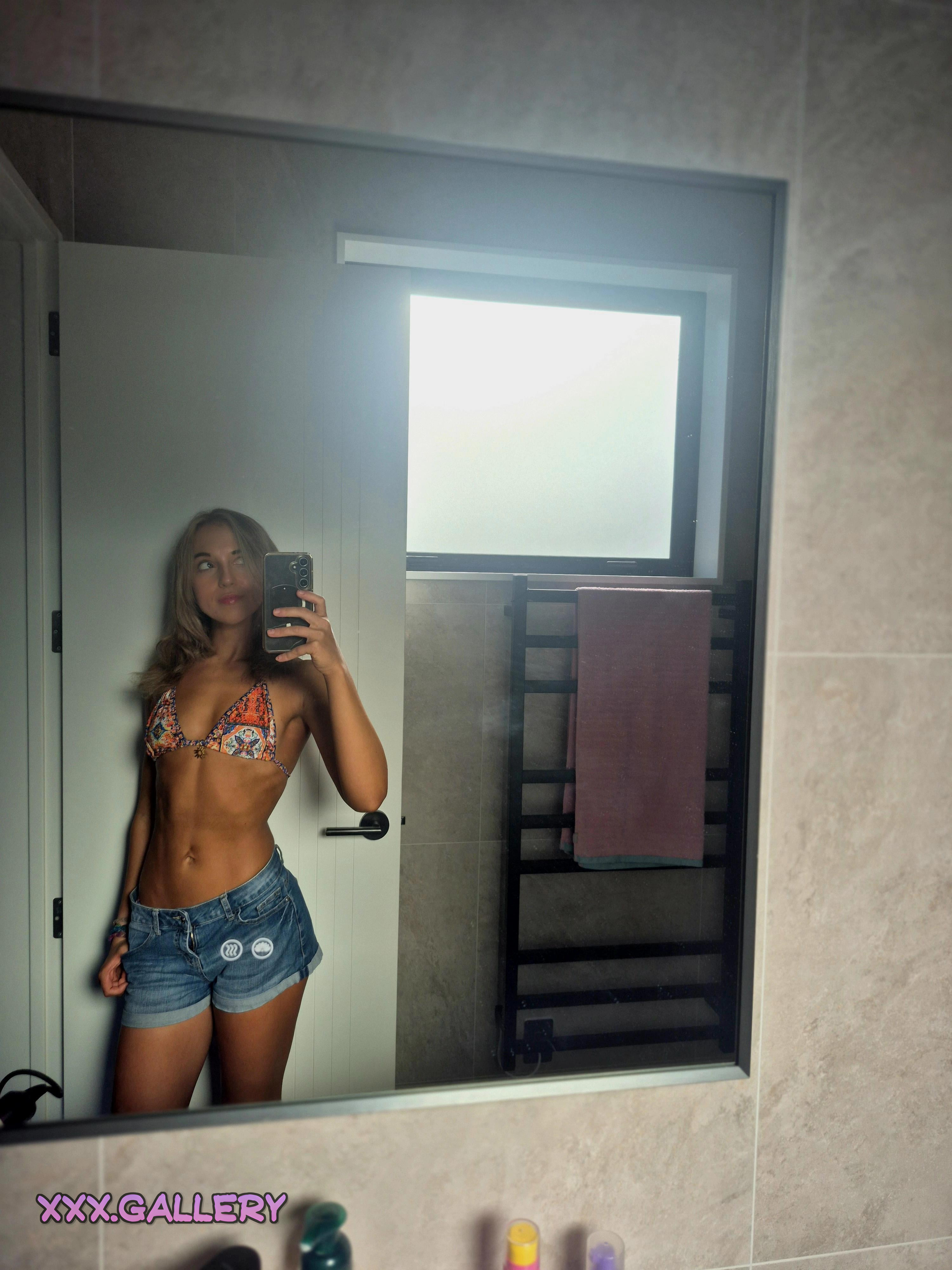 Sun-Kissed Fitness Goddess πβοΈ: Join Me for a Beachside Workout Date?! 8