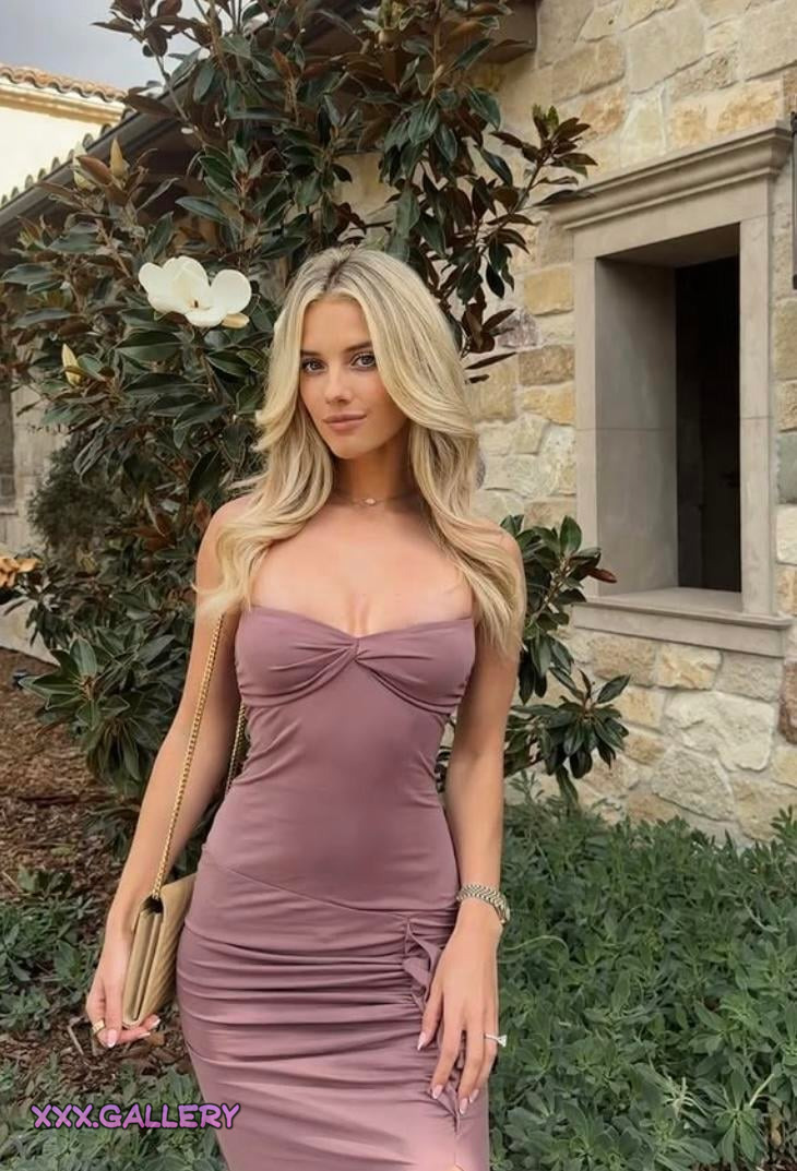 Irresistible Curves: Unveiling Lindsay's Sensual Beauty π 7 1pfhfwm hd