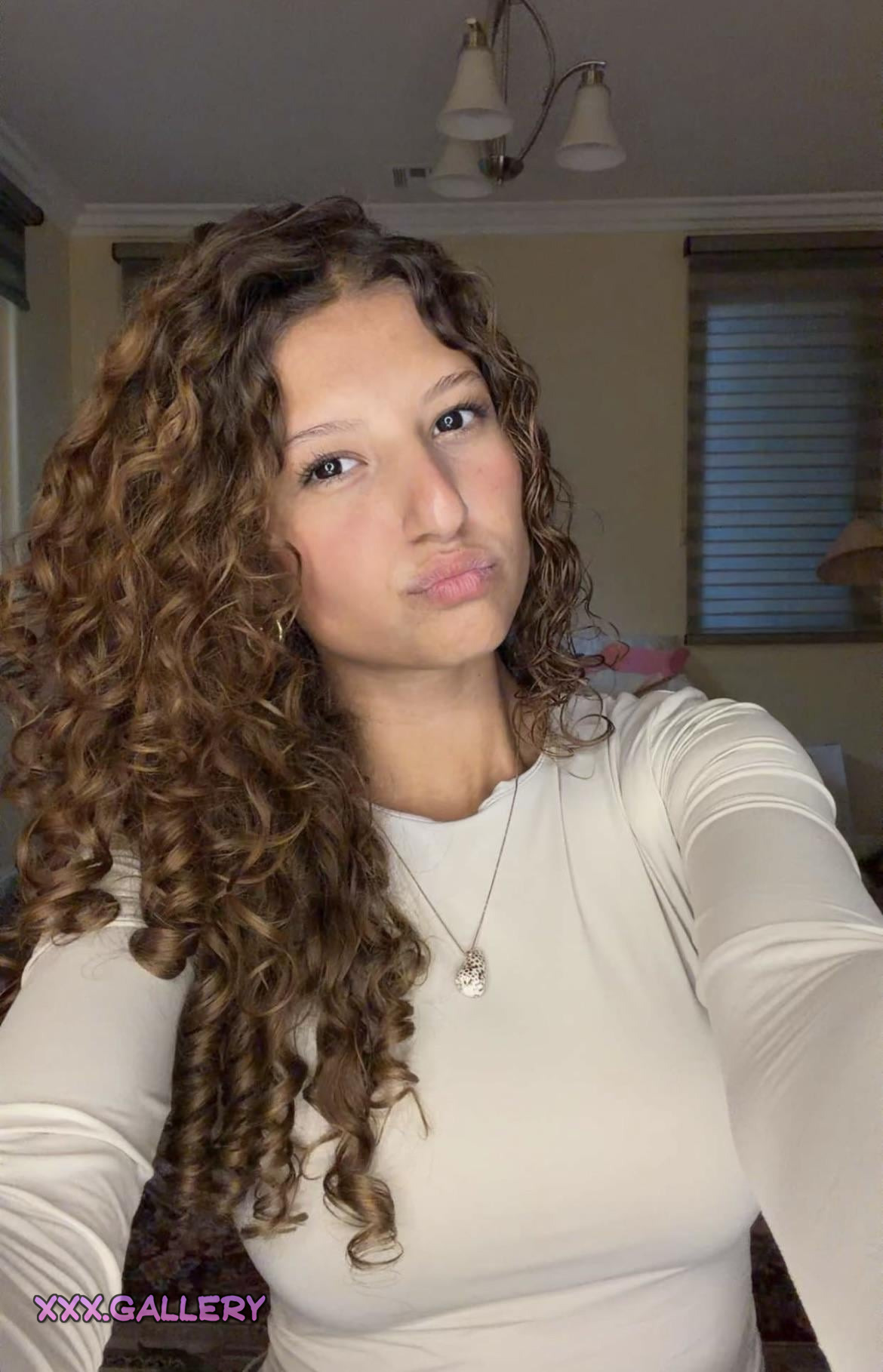 Behold the Allure of the Brunette Beauty π 3