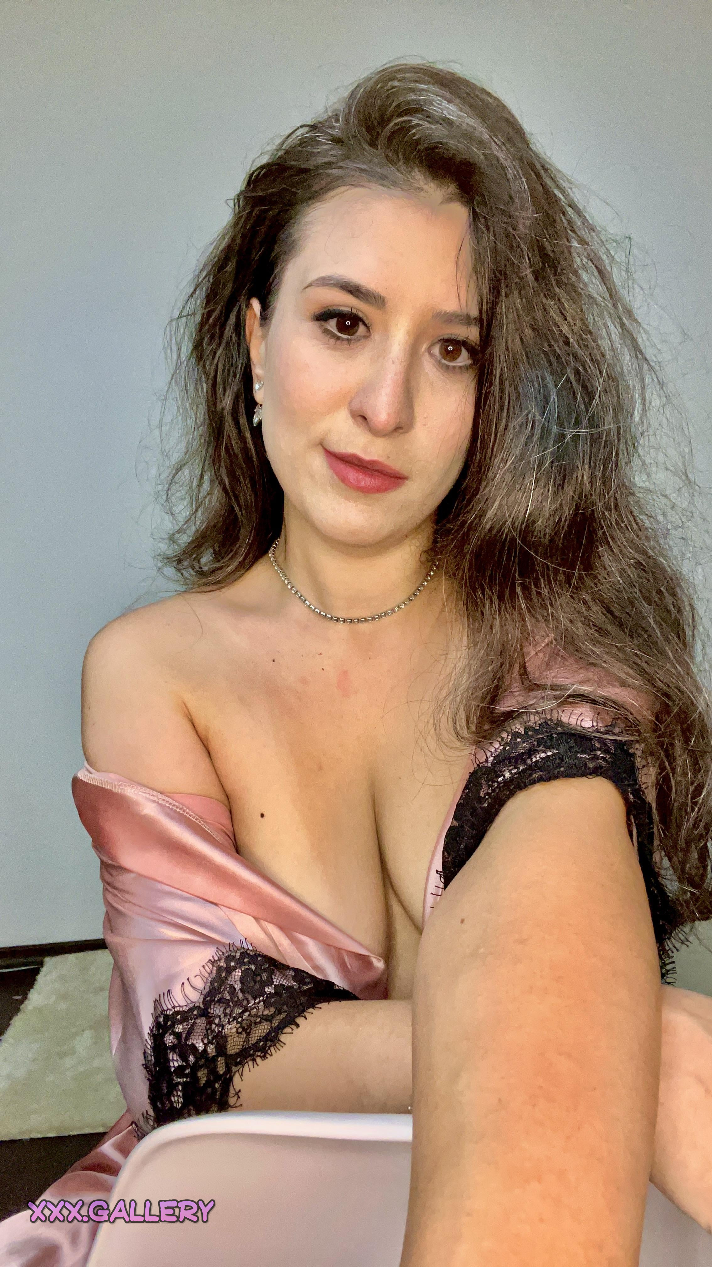 Sexy Brunette with White Hair: Still Turning Heads 2 1qtafdb hd