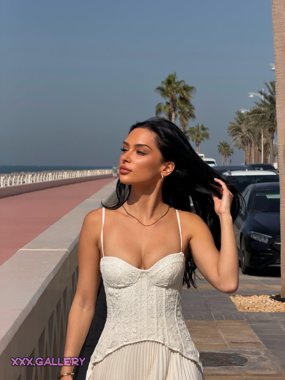 Discovering Anja’s Seductive Allure: A Beauty Journey 💋