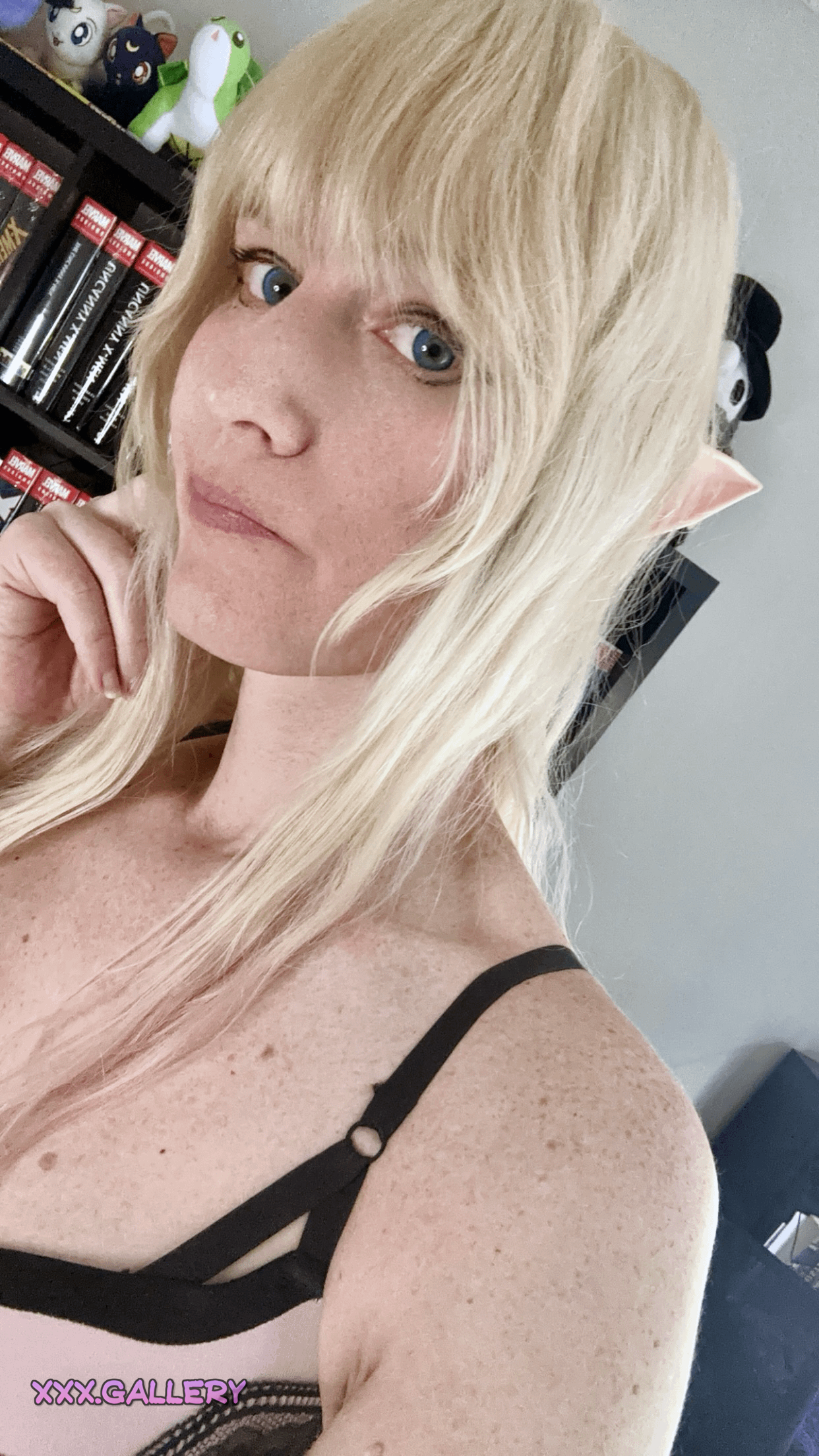 Meet the Sexy Elf D&D Player: Nerdy, Kinky, and Ready to Roll 🎲🍷