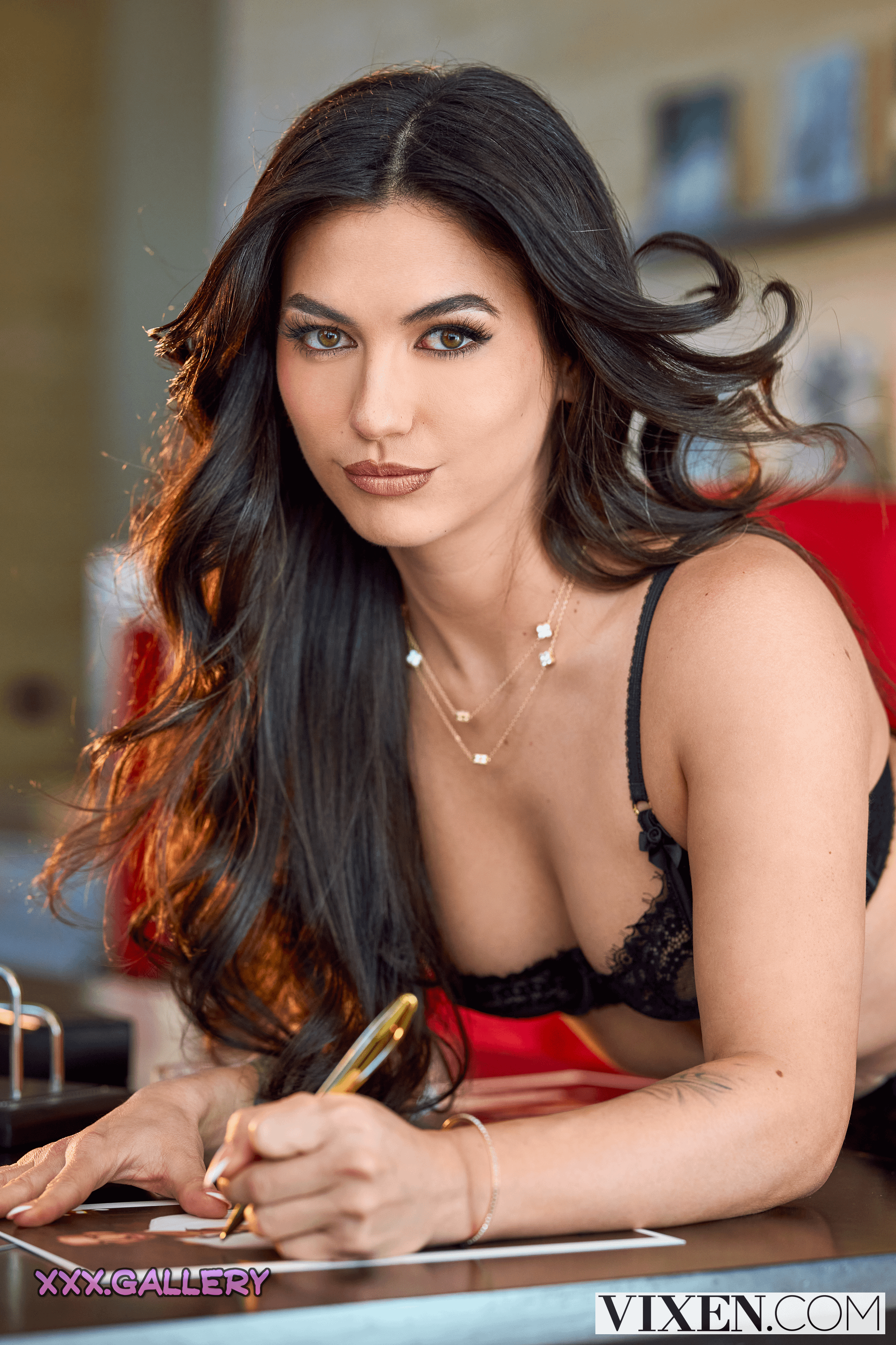 Misadventures of Megan: A Model’s Intimate Missteps 😜