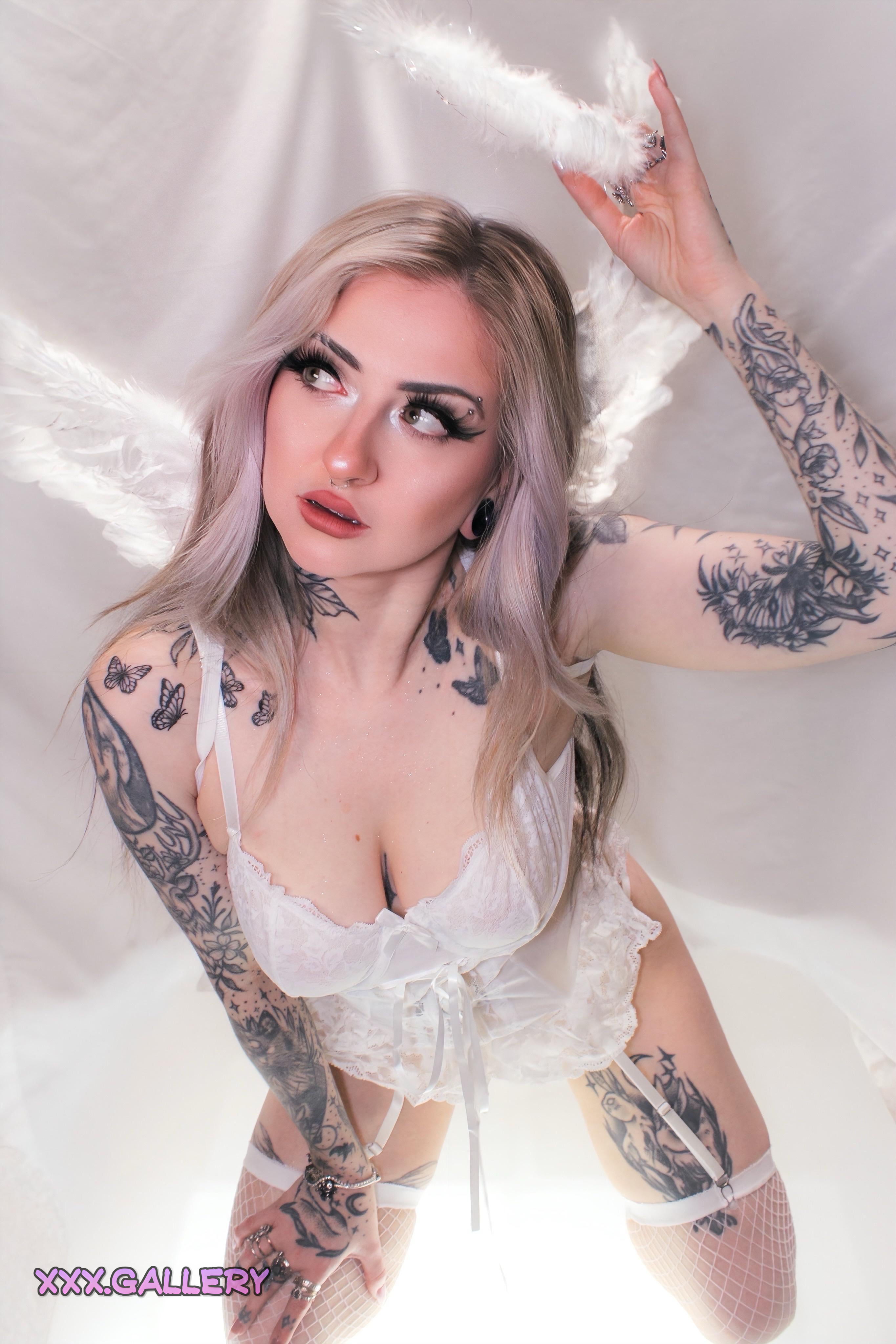 Unconventional Protector 💅: A Blonde’s Surprising Twist