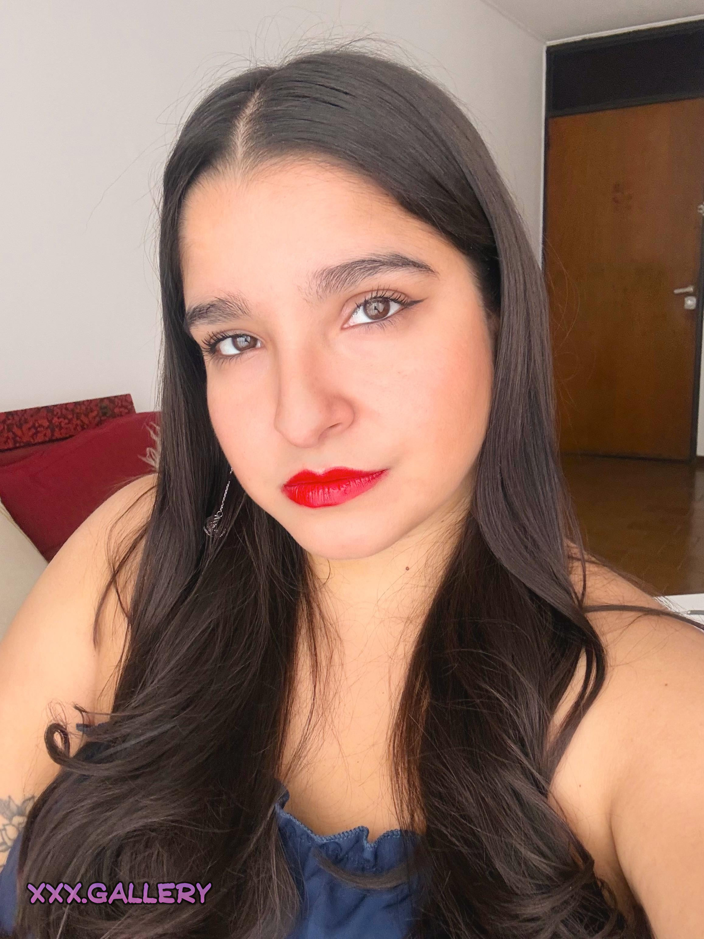 Brunettes: Sirens of Silence 🌫️💋 – We Don’t Beg for Admiration, We Radiate It