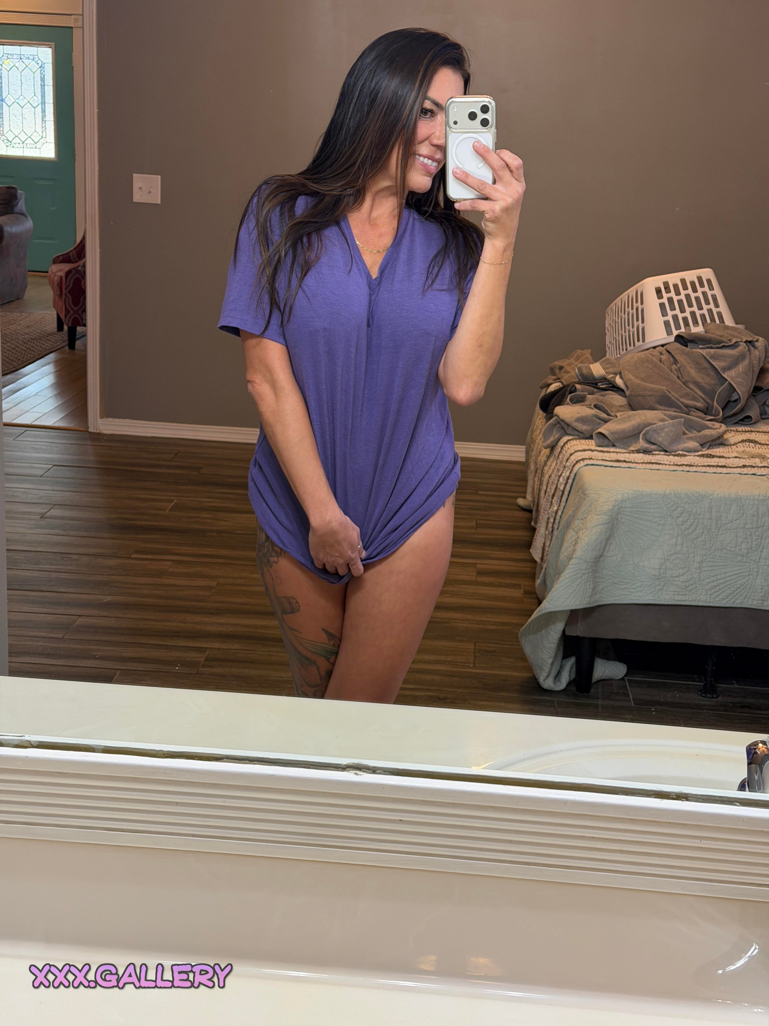 Curvy Vixen Invites You to Indulge in Her Desires 💋