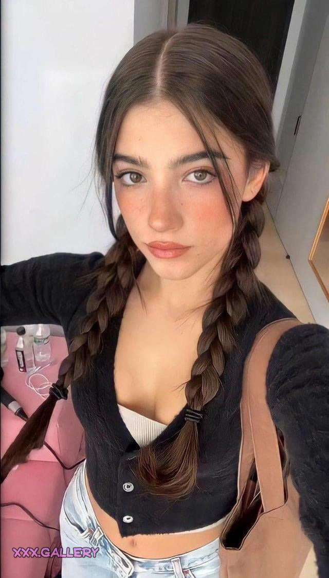 Unapologetically Gorgeous: A Glimpse into Charli’s Allure 🌹