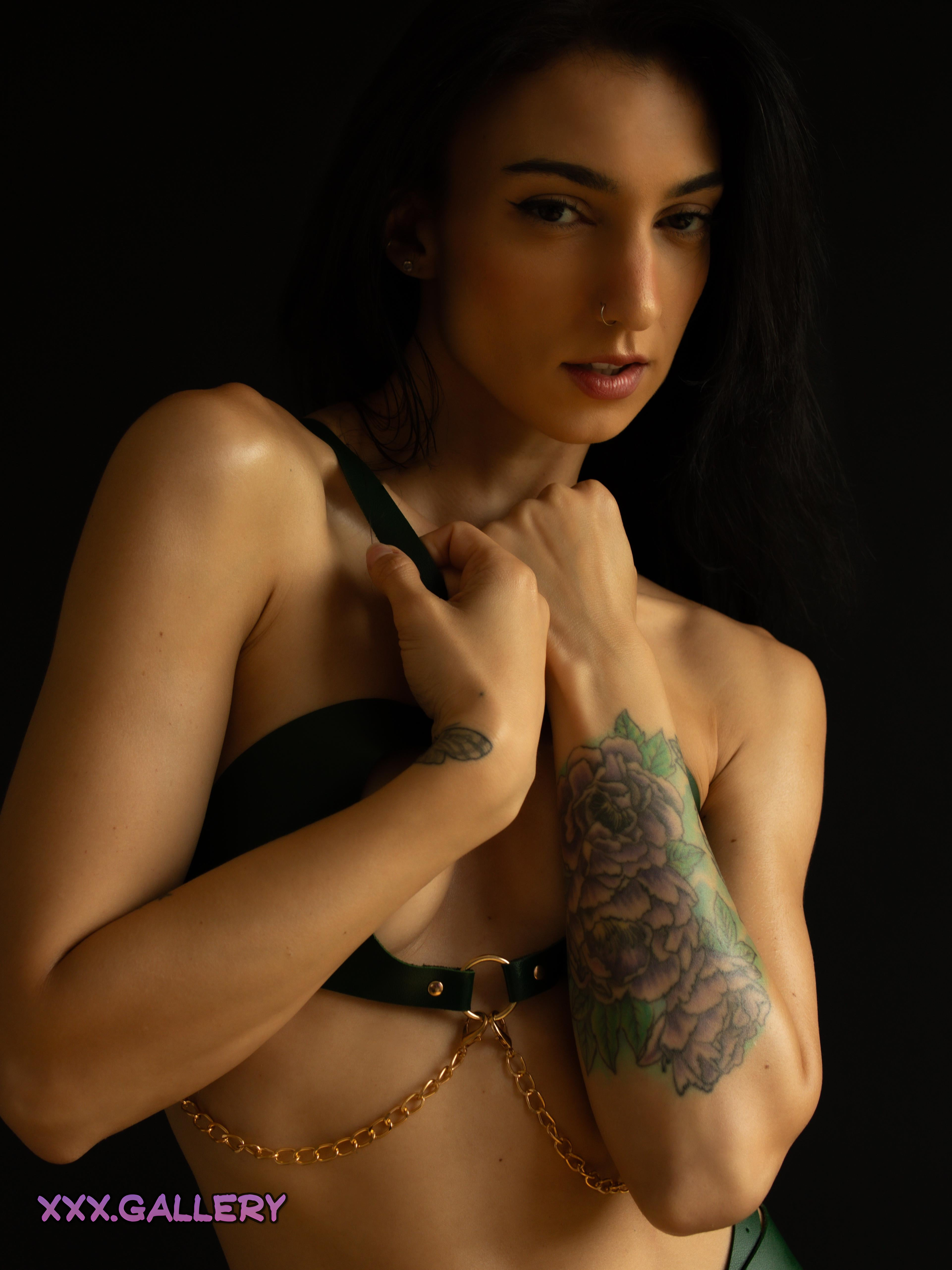 Sultry Brunette Sizzles in Leather 🔥