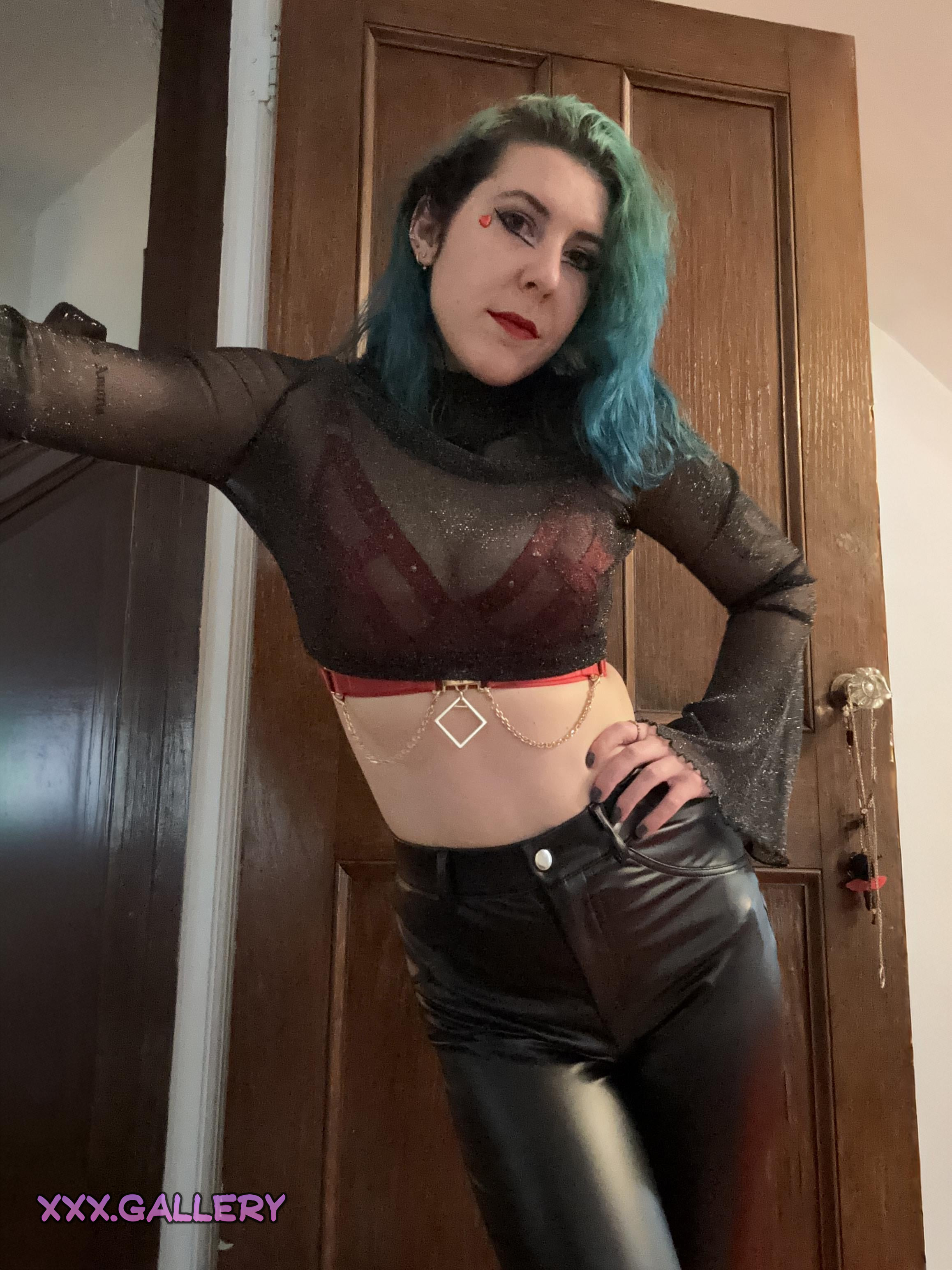 Dark & Curvy: Longing for Your Valentine’s Request 🕰️👄