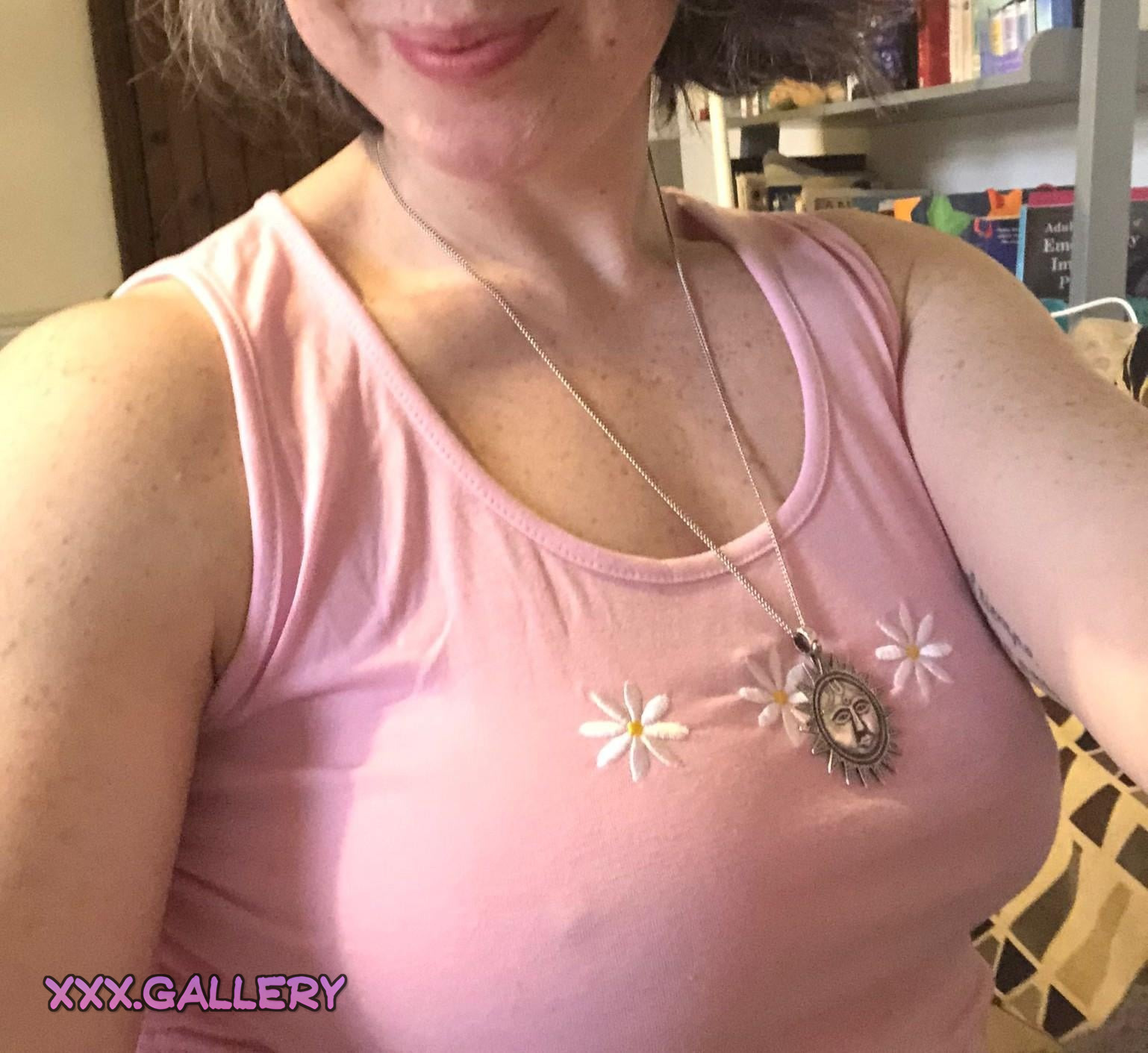 Basking in the Sun’s Embrace ☀️💋 at r/Braless