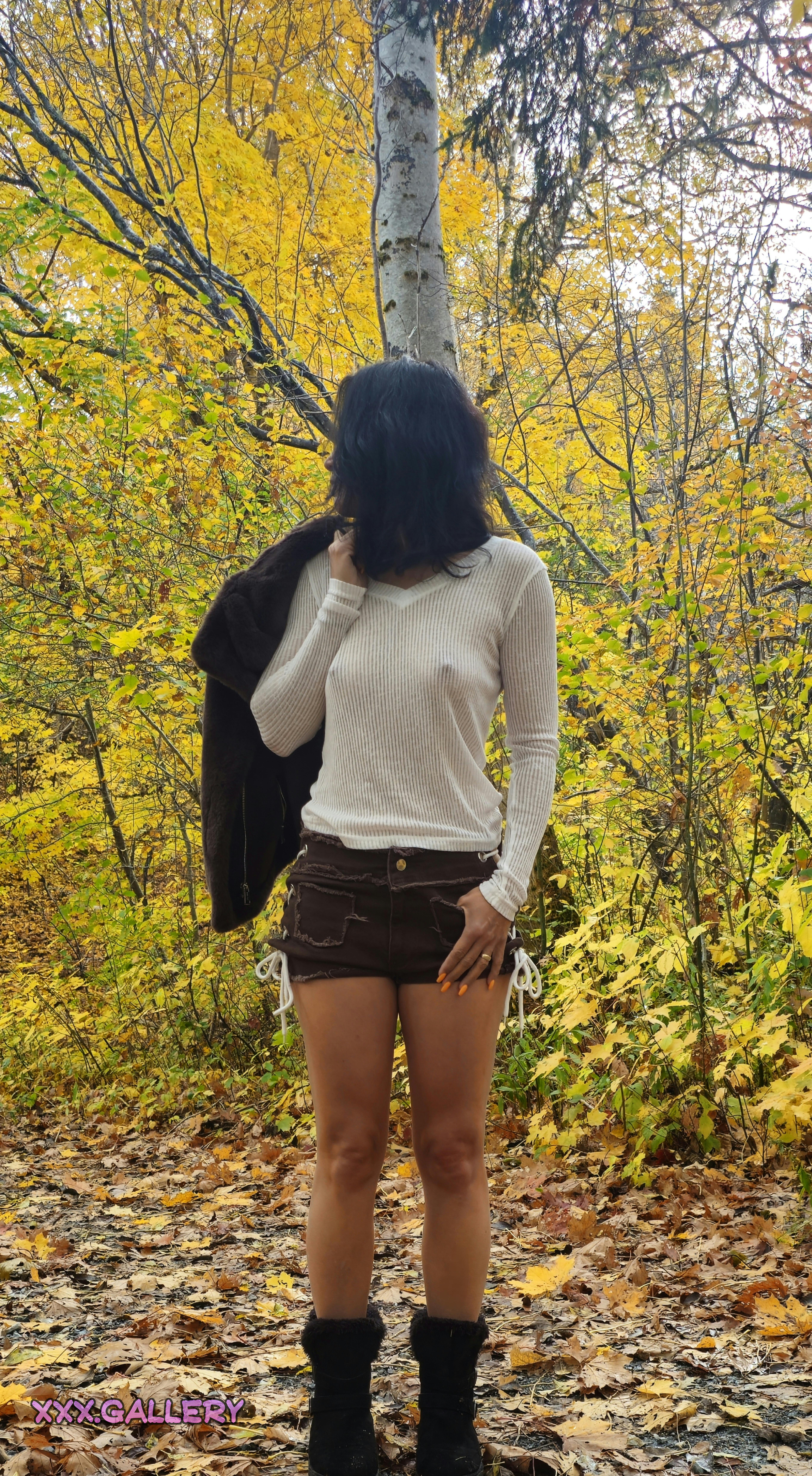 Going Bra-Less: Embrace the Natural Beauty 🌿