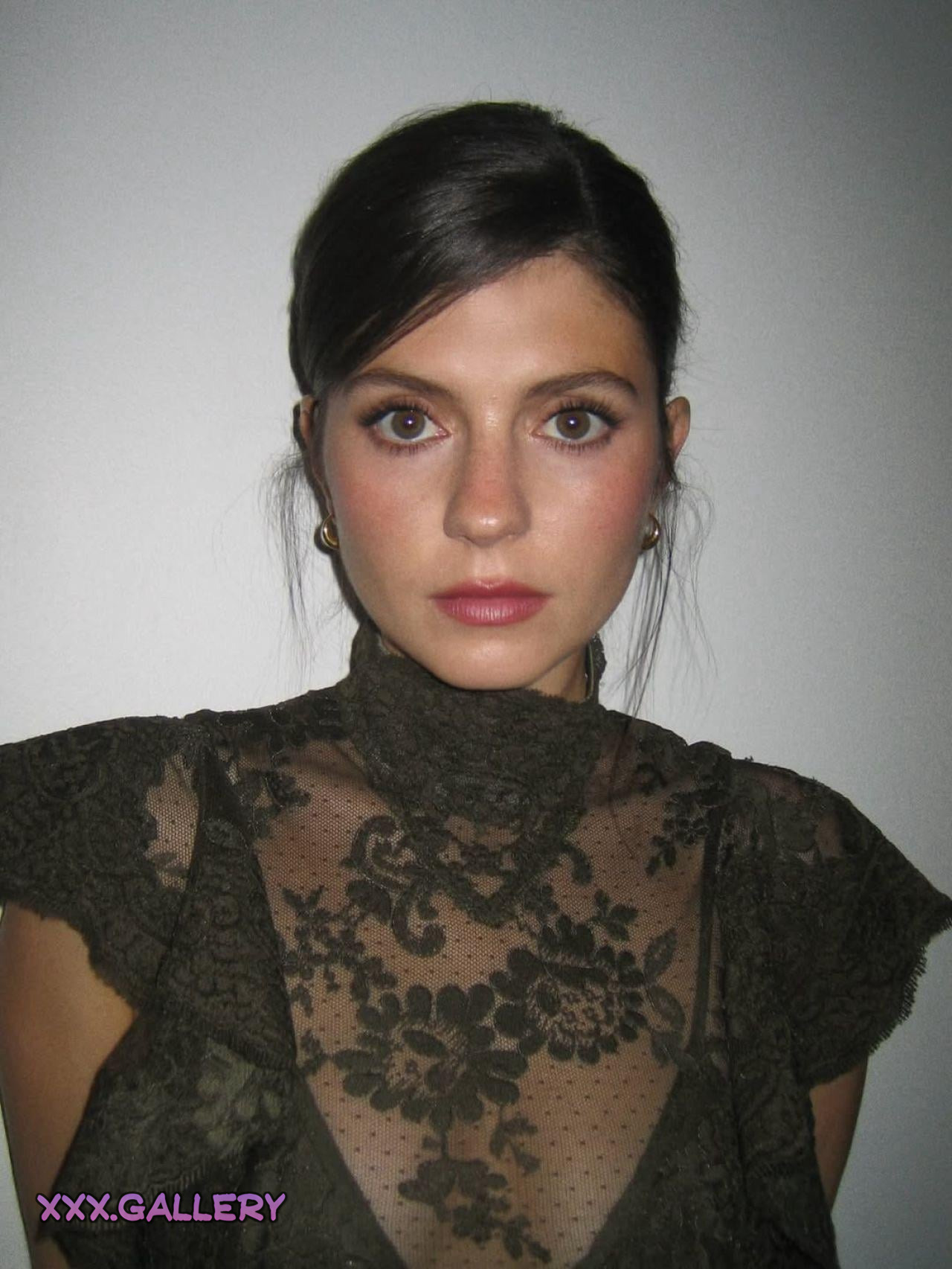 Unveiling the Allure of Emily Bader 🌹 – Radiant Beauty Revealed