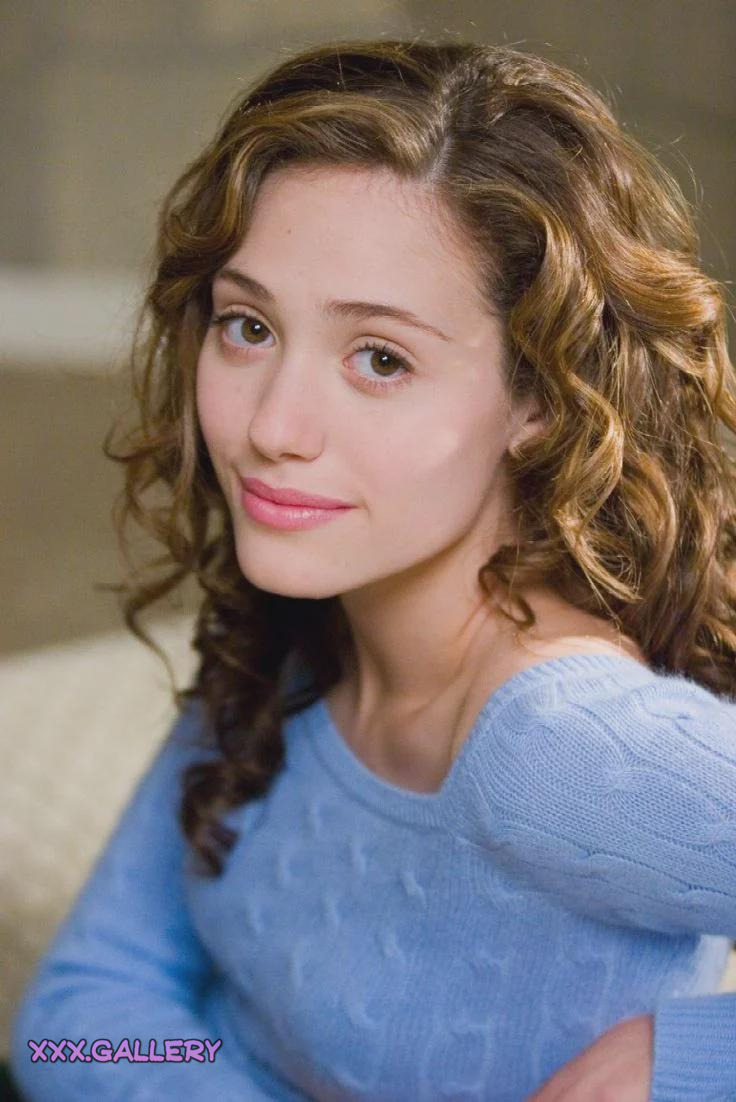 Emmy Rossum’s Sensual Allure 🌹💋